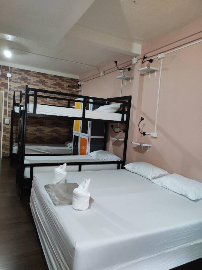 Camera Familiare con Bagno in Comune